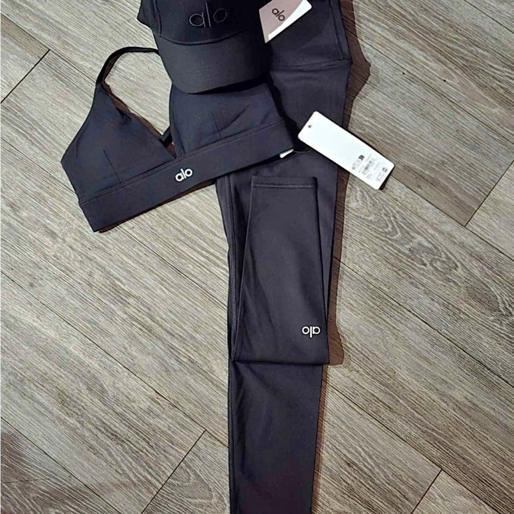 Alo Yoga Black Activewear Set hat pants bra fitness gym 3pc black